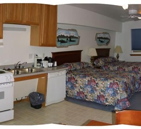 Frontier Suites Hotel In Джуно Экстерьер фото