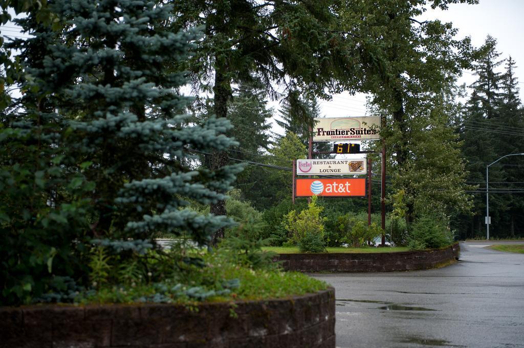 Frontier Suites Hotel In Джуно Экстерьер фото