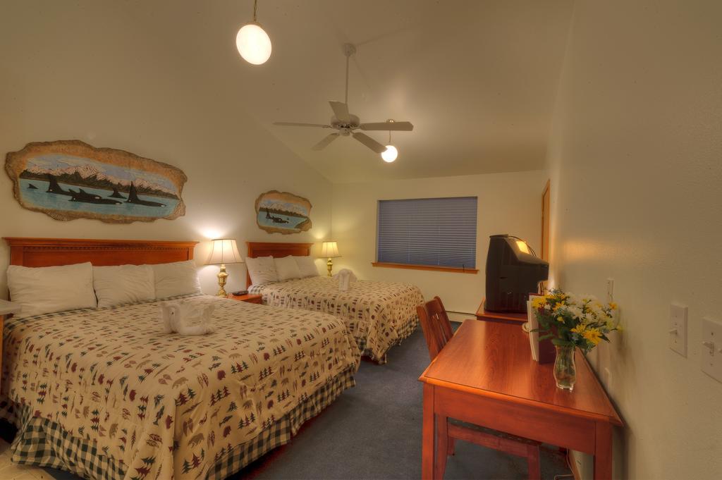 Frontier Suites Hotel In Джуно Экстерьер фото