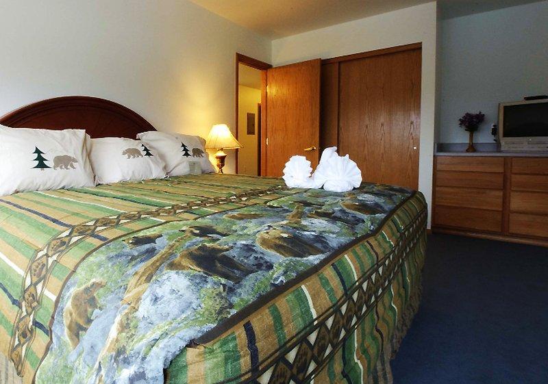 Frontier Suites Hotel In Джуно Экстерьер фото